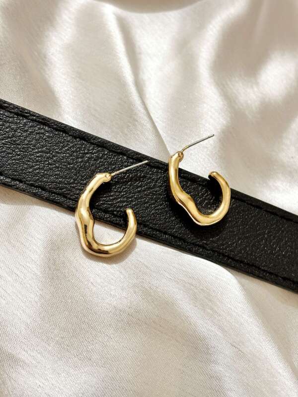 Quirky diva studs