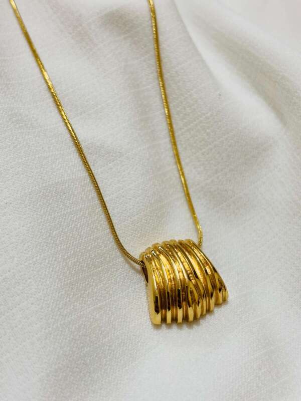 Bold Shell Necklace
