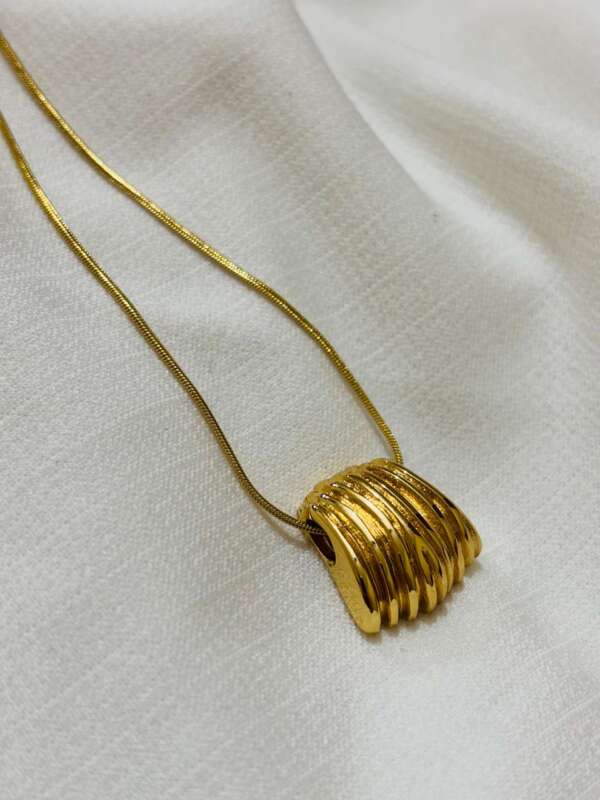 Bold Shell Necklace