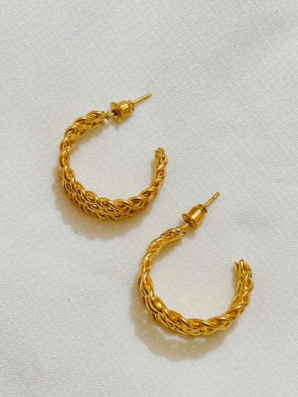 Twisted hoop Earring