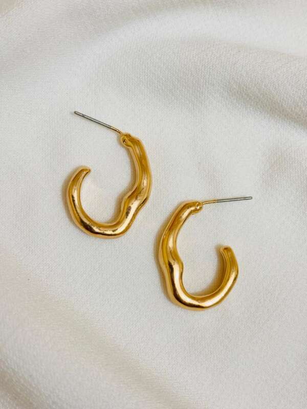Quirky diva studs