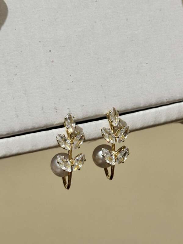 Crystal leaf Earring- Gold